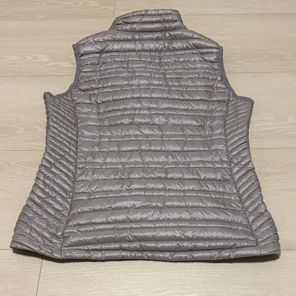 Patagonia Women's Silver Quilted Vest - Picture 7 of 7